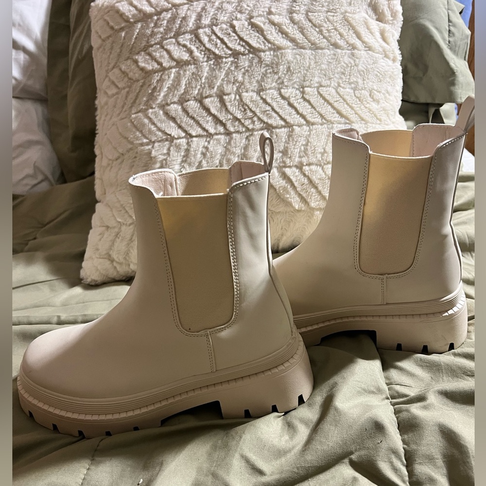 White/cream JUSTFAB boots new only worn once